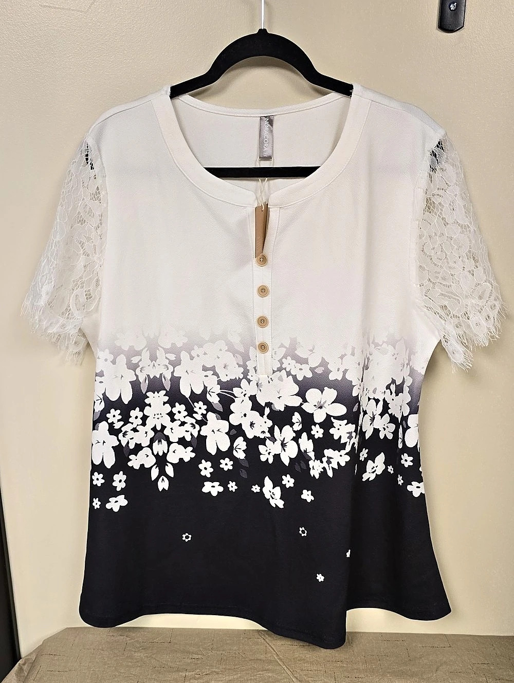 Noracora Floral Lace-Sleeve Blouse in White & Black NWT